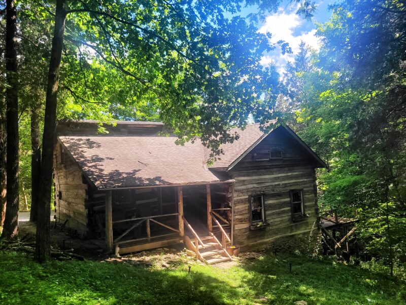 Dugan Hollow Retreats – Log Cabin